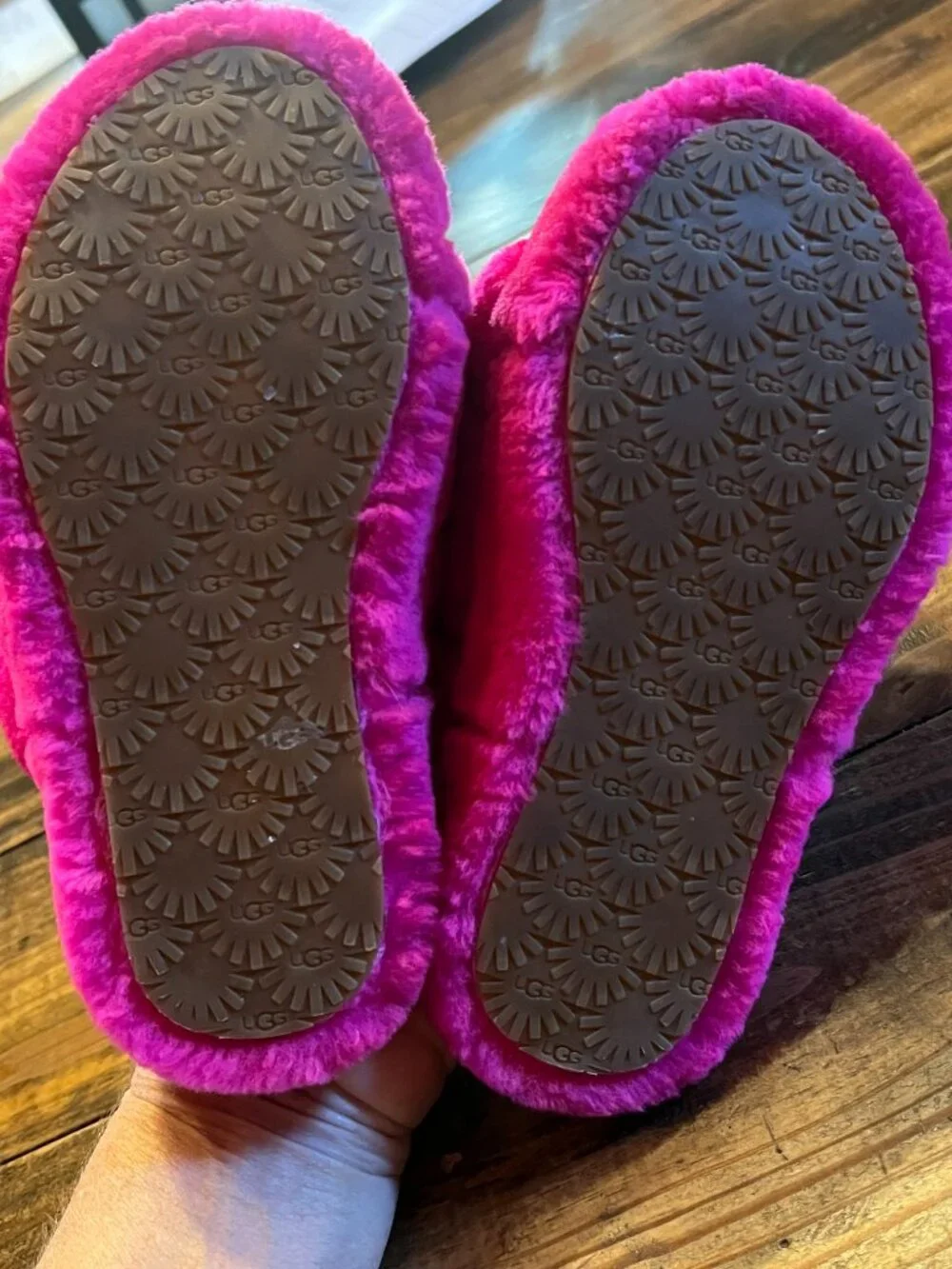 Fluff Yeah Slide UGG Kids Hot Pink